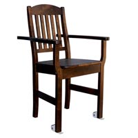 Siiri2 tuoli - Todella laadukas, korkea tuoli, varustettuna pyörillä ja työntökahvoilla, pähkinäpetsattu